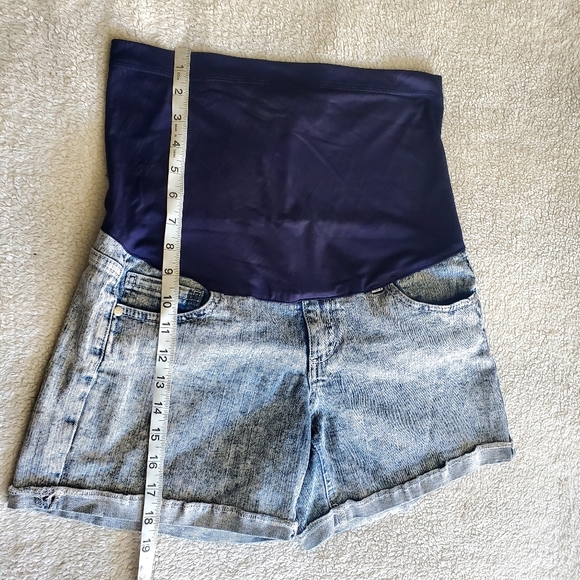 PinkBlush Maternity Shorts Acid Wash Pockets Full Belly - Picture 2 of 5